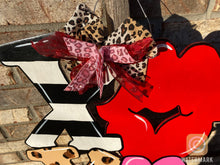 Load image into Gallery viewer, Valentine's day door hanger, Valentine's decor, Valentine's front door decor, Housewarming gift, Happy Valentine's Day, Heart Decor