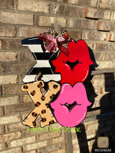 Load image into Gallery viewer, Valentine's day door hanger, Valentine's decor, Valentine's front door decor, Housewarming gift, Happy Valentine's Day, Heart Decor