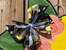 Load image into Gallery viewer, Spring door hanger, lemon door hanger, lemon decor
